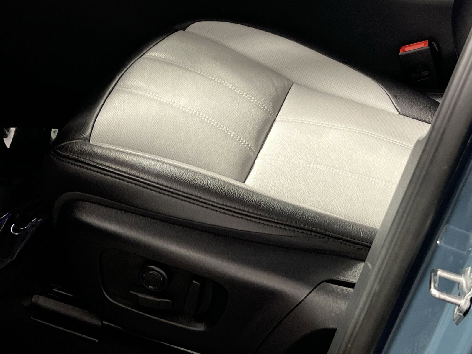 Used 2024 Land Rover Range Rover Evoque Dynamic SE image 14