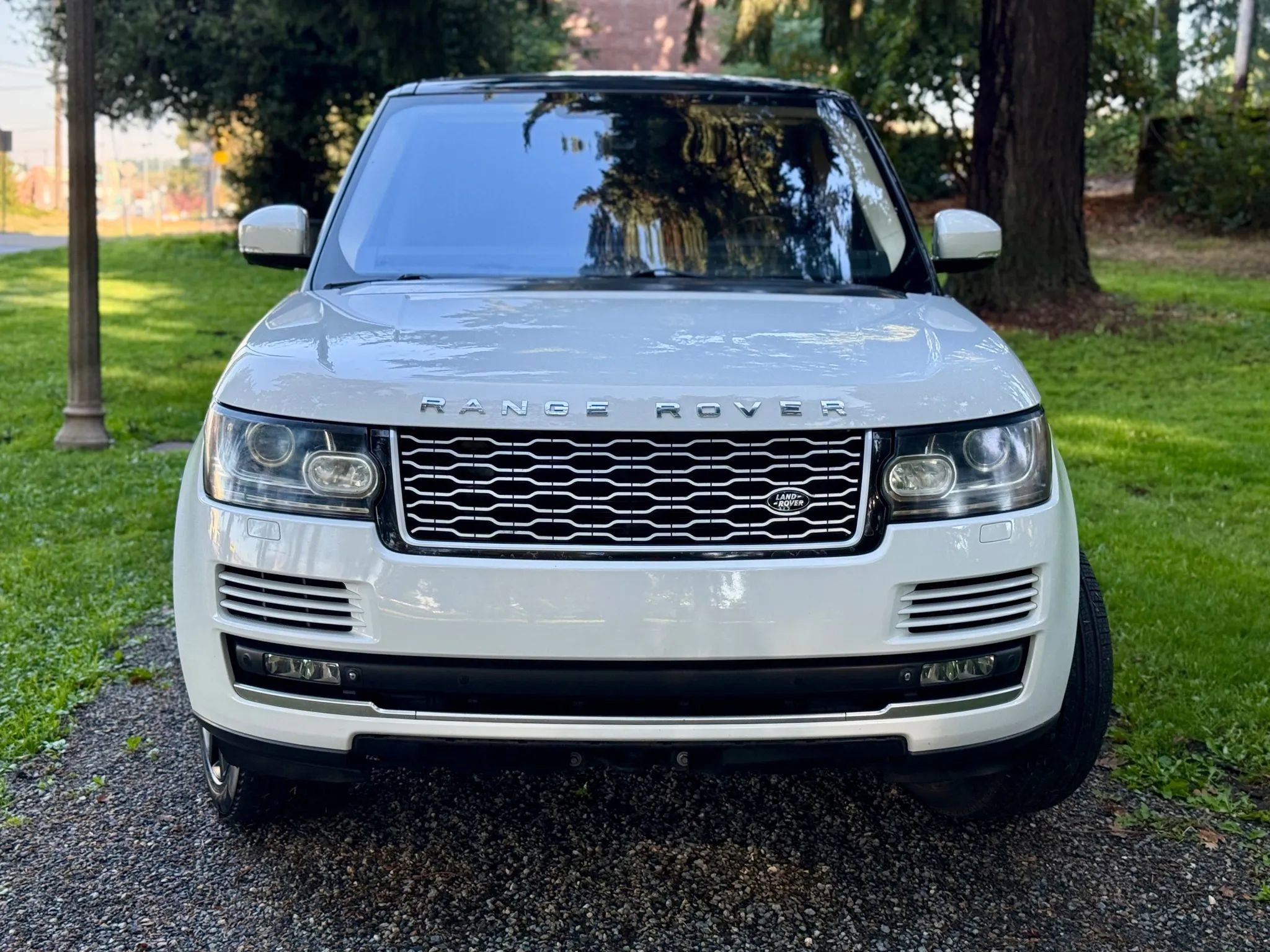 Used 2014 Land Rover Range Rover Supercharged image 3
