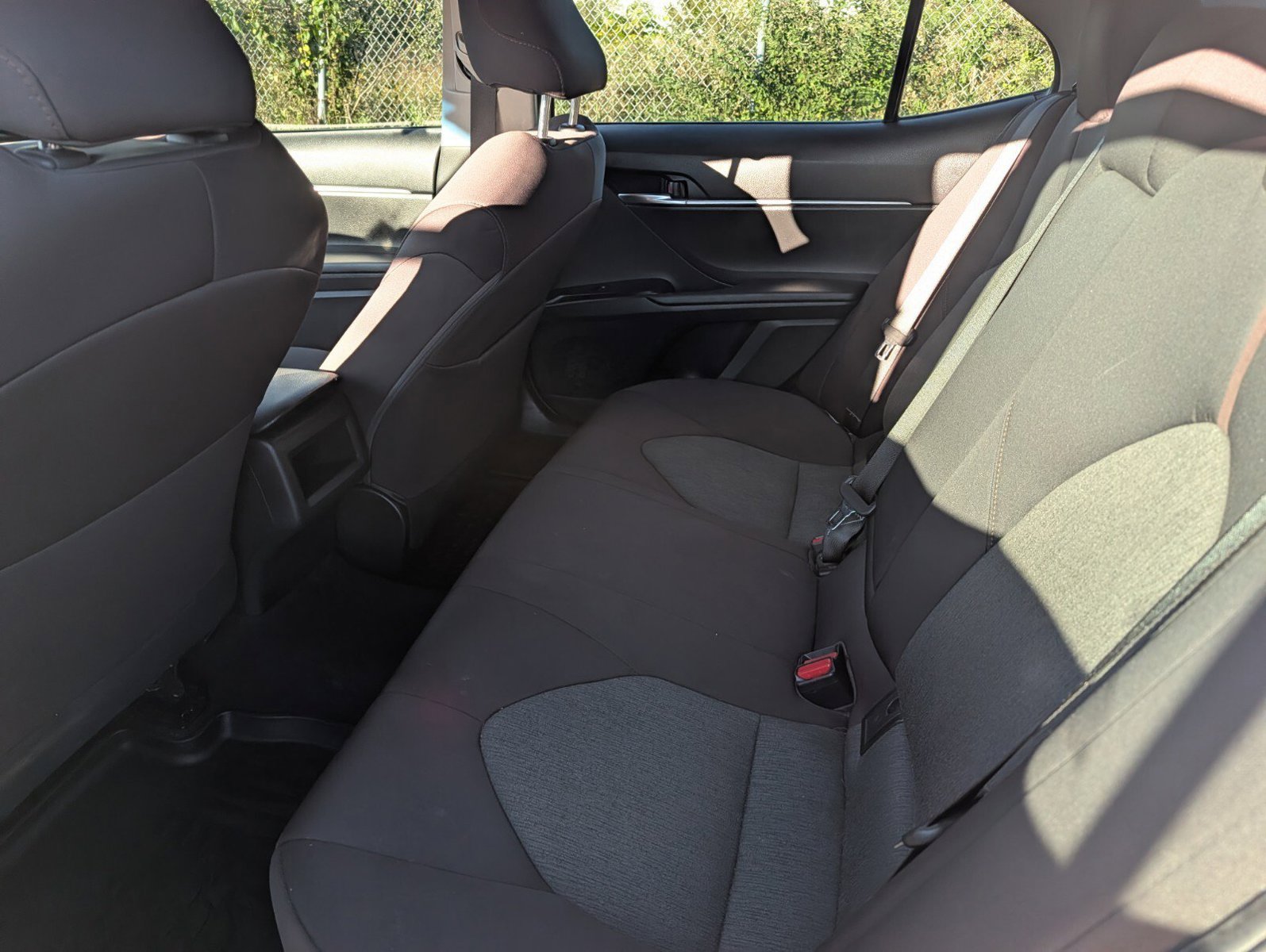 Used 2018 Toyota Camry LE FWD image 19