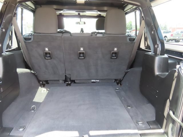 Used 2018 Jeep Wrangler Unlimited Sahara w/ Dual Top Group AWD/4WD image 30