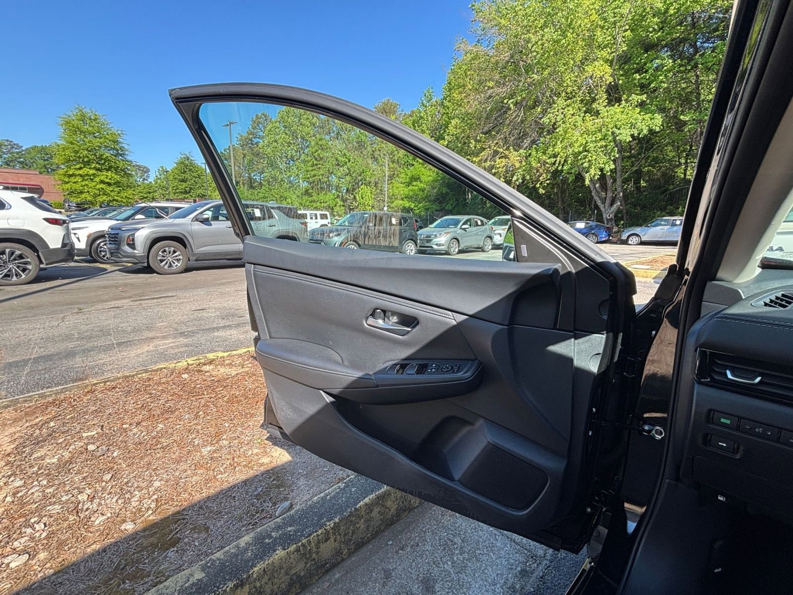 Used 2025 Nissan Sentra SV image 18