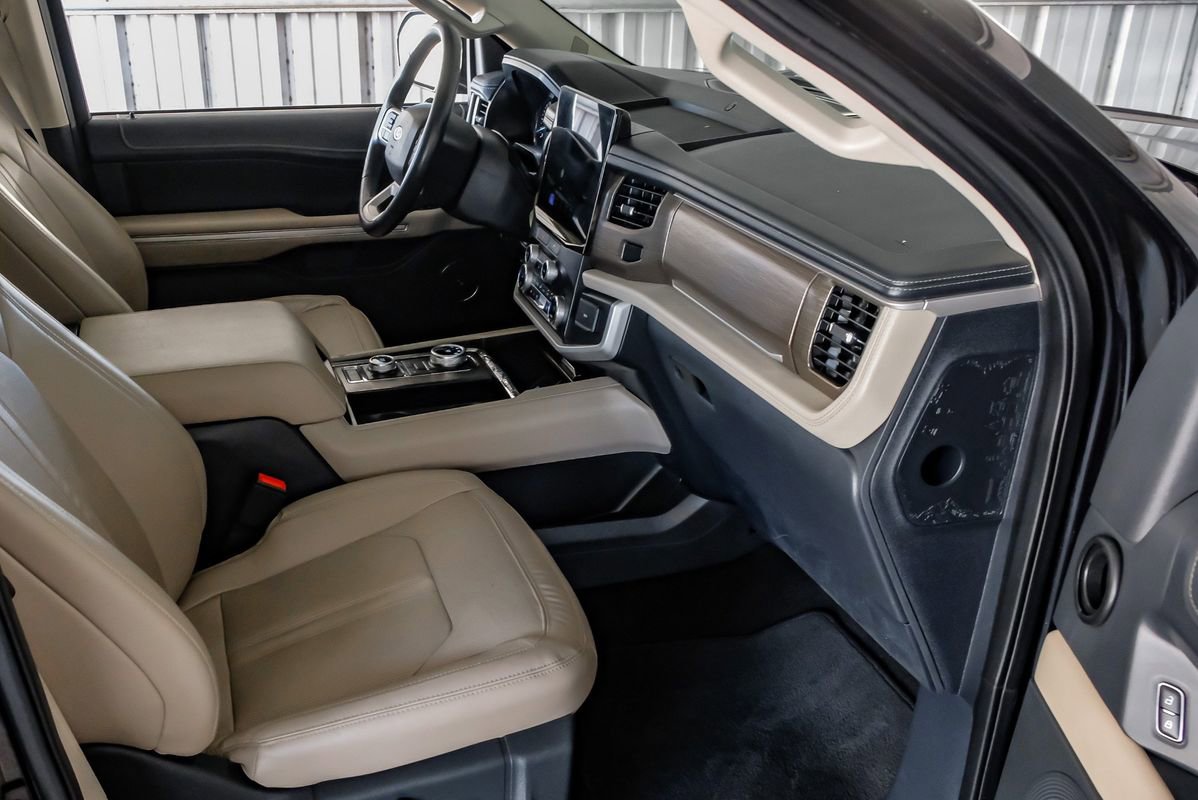 Used 2022 Ford Expedition Max Limited image 12