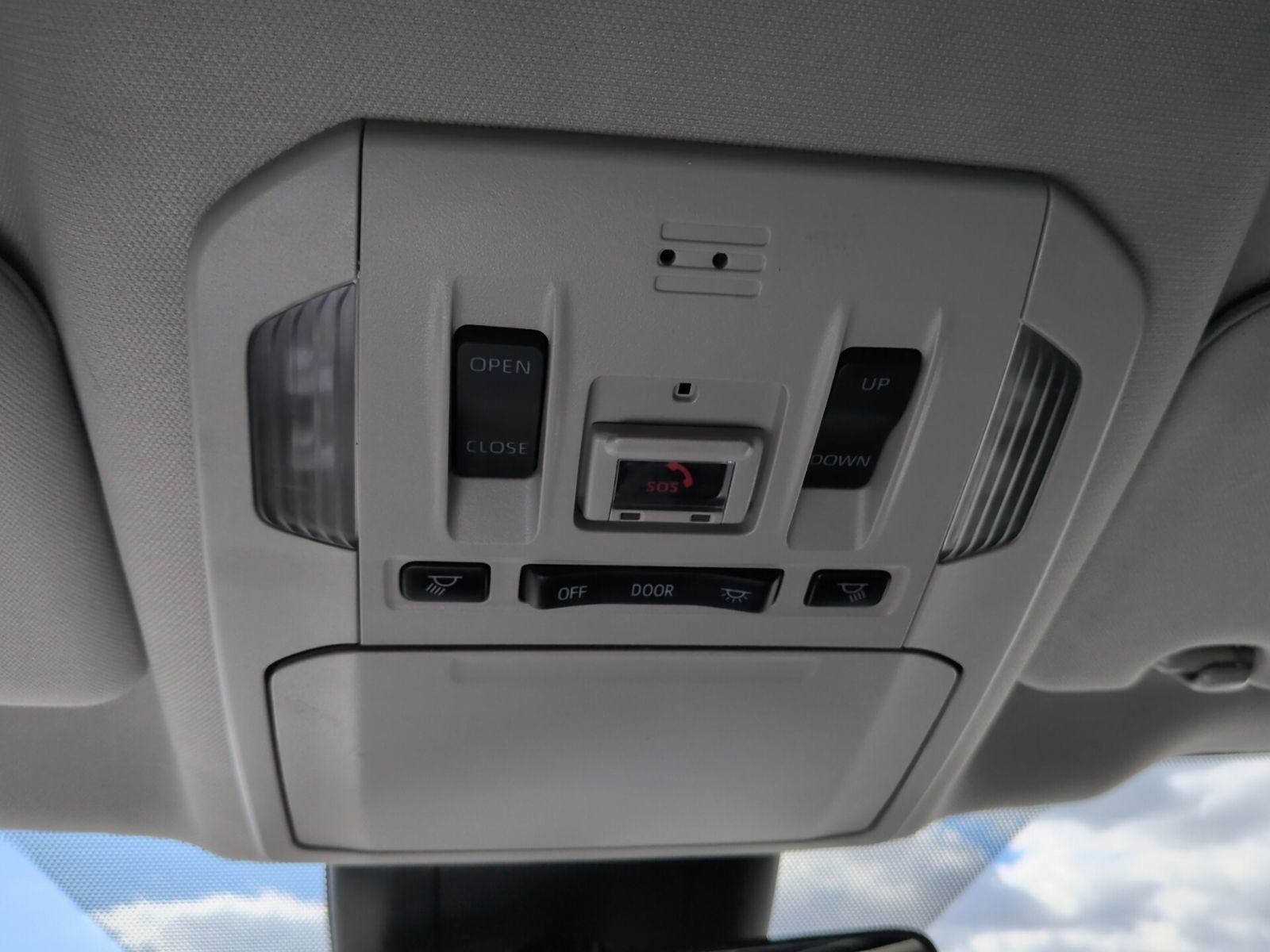 Used 2021 Toyota Highlander XLE AWD/4WD image 26