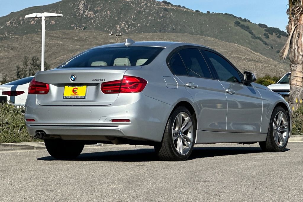 Used 2016 BMW 328i Sedan w/ Technology Package image 3
