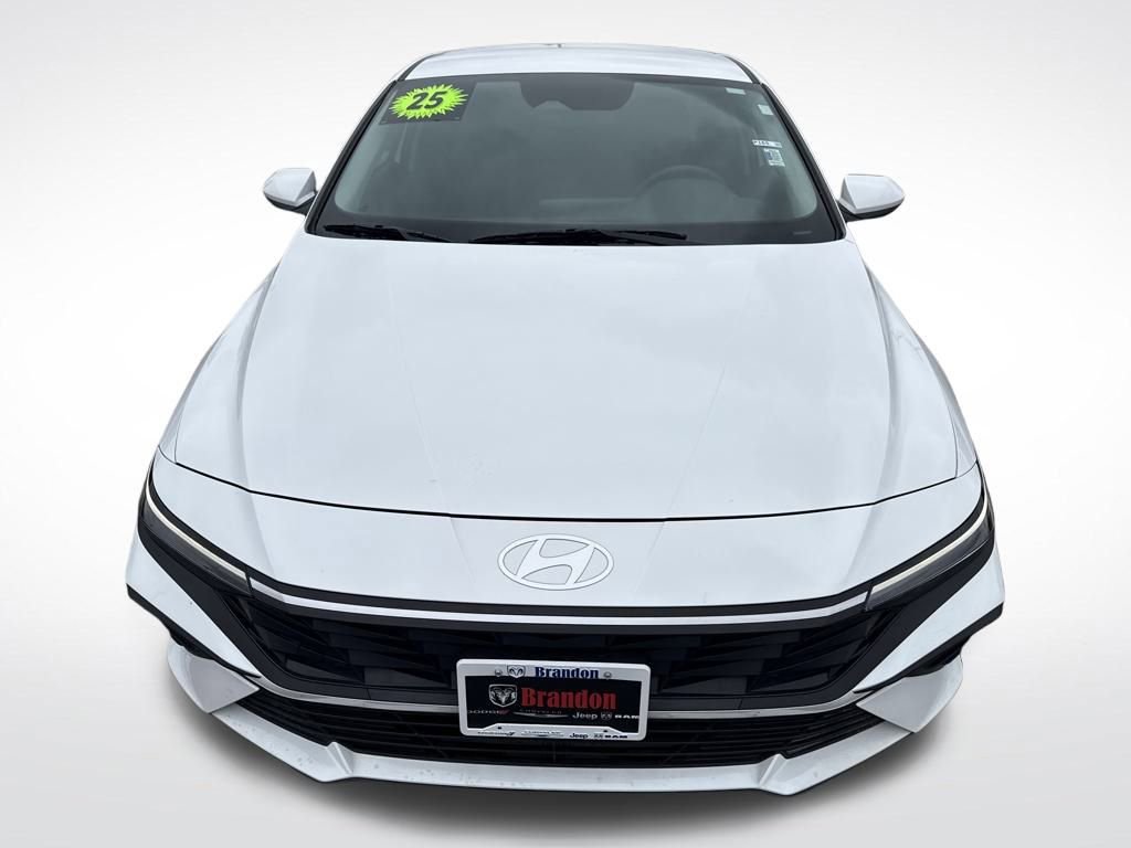 Used 2025 Hyundai Elantra SE image 8