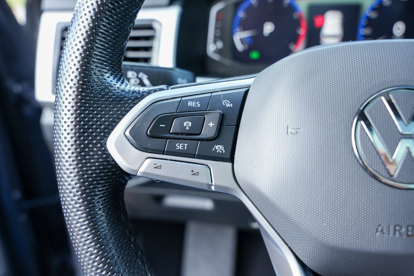 Used 2021 Volkswagen Atlas Cross Sport SEL Premium image 21