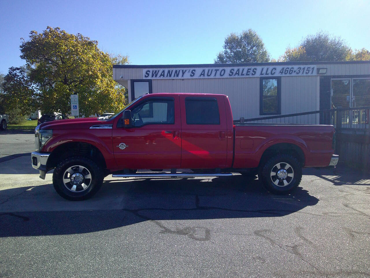 Used 2011 Ford F250 Lariat w/ Lariat Interior Pkg image 2