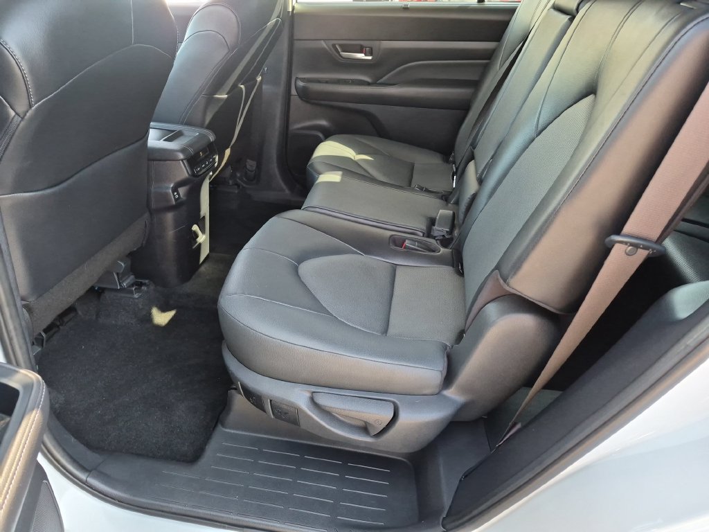 Used 2024 Toyota Grand Highlander AWD image 35