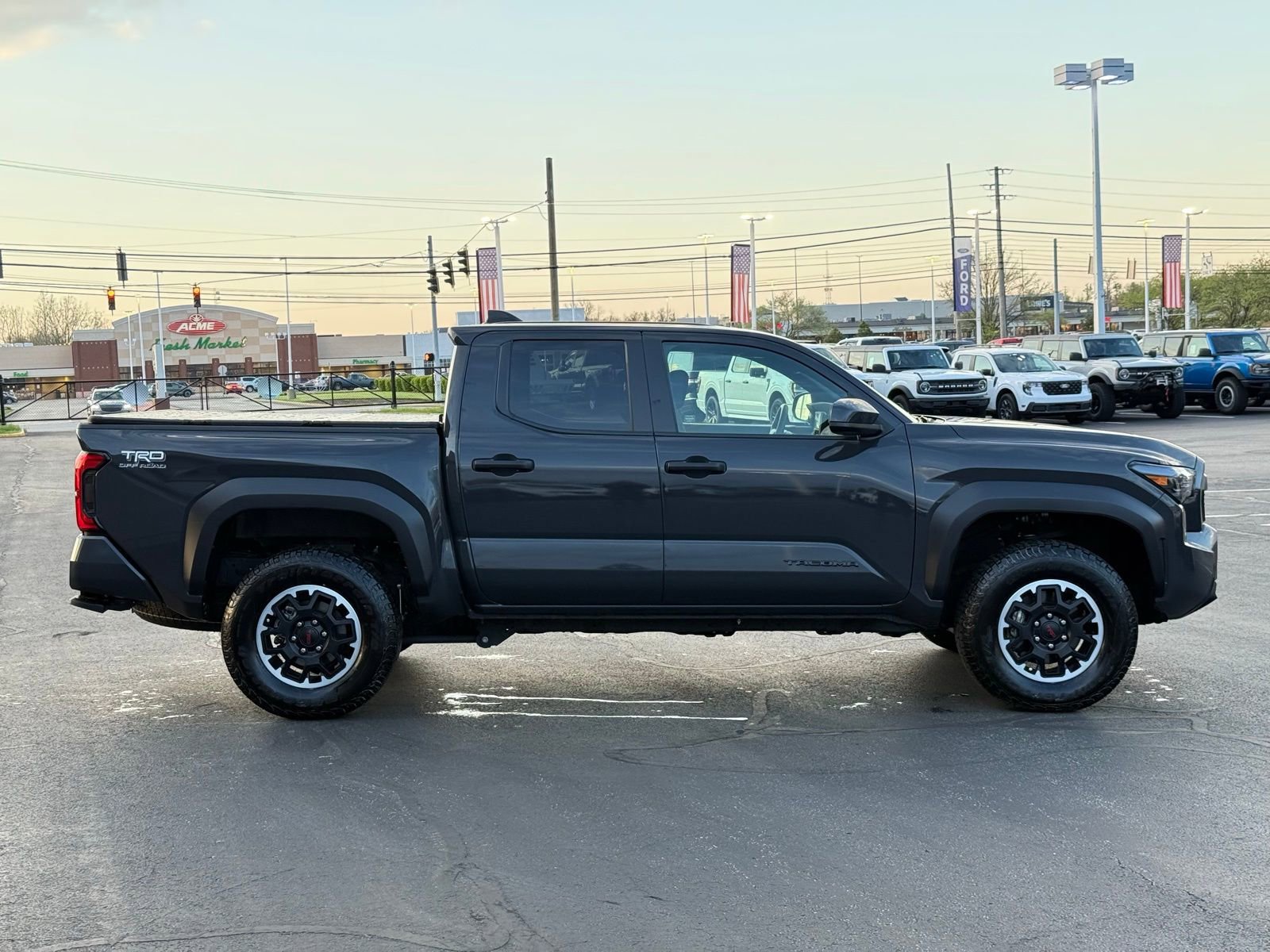 Used 2025 Toyota Tacoma TRD Off-Road AWD/4WD image 2