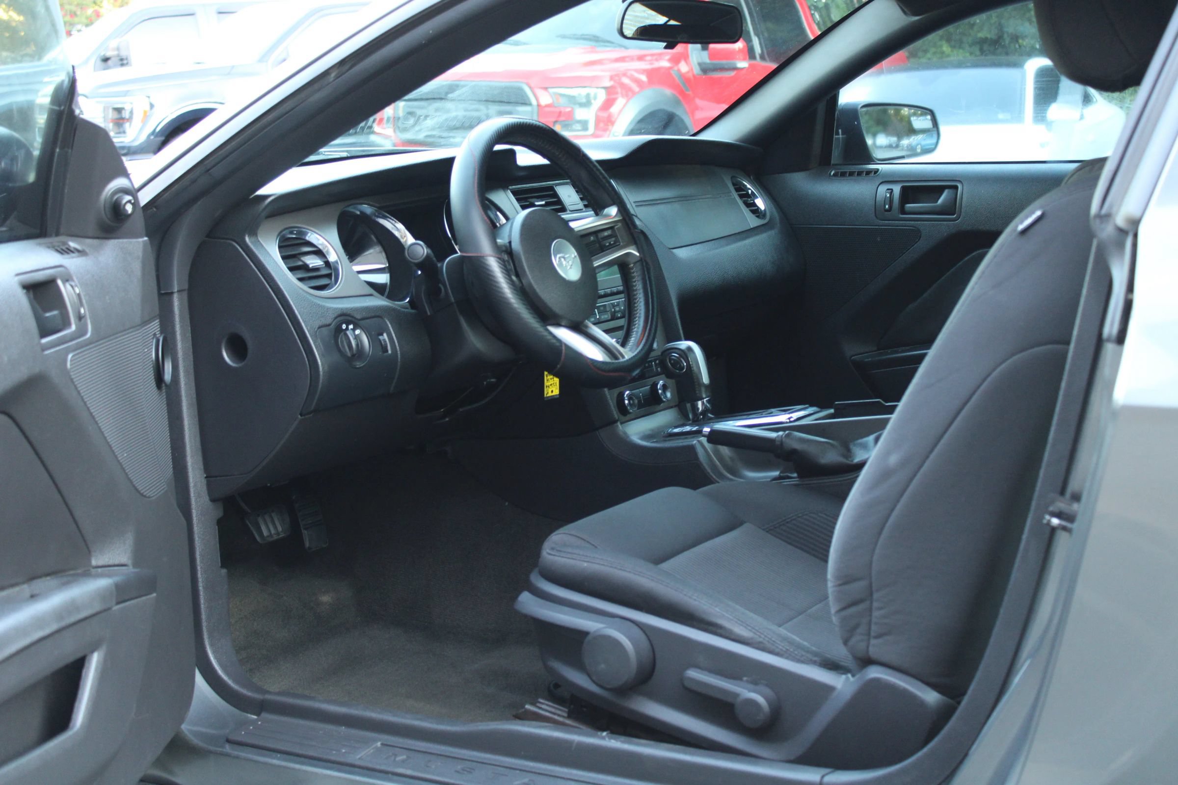 Used 2014 Ford Mustang Coupe RWD image 8