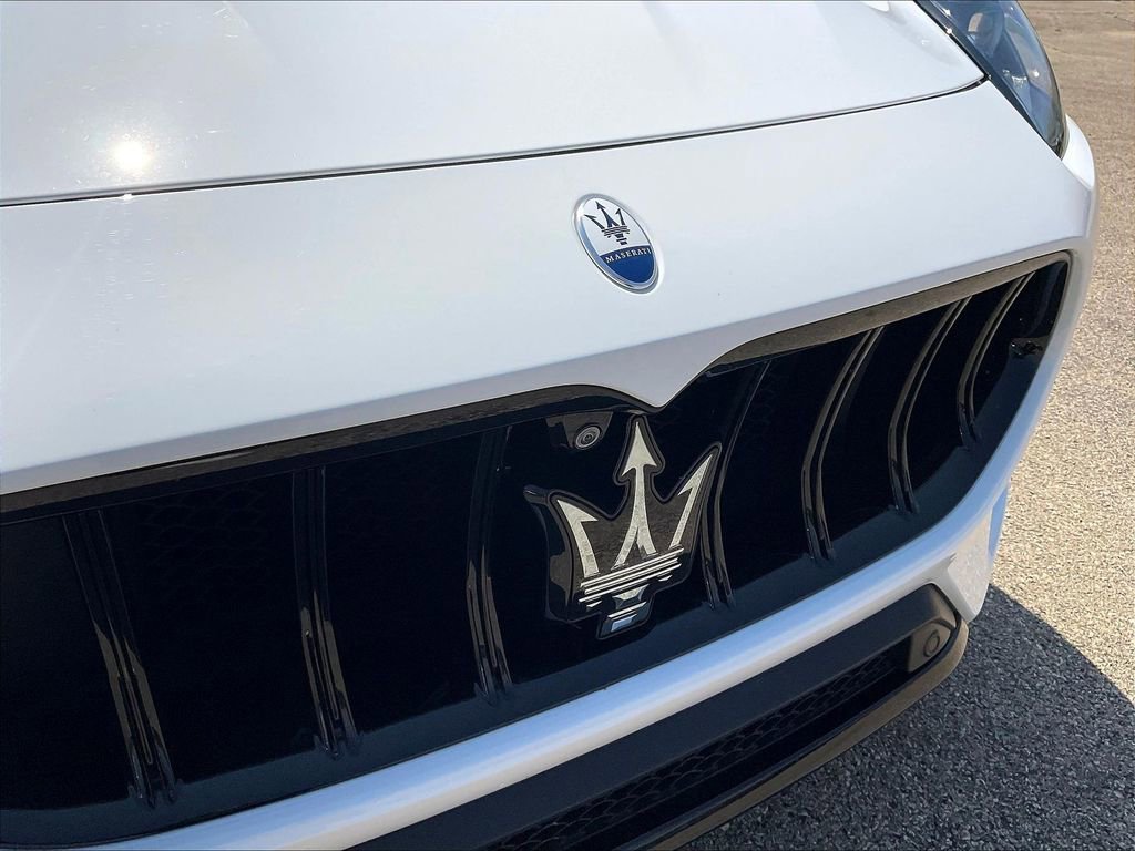 Used 2023 Maserati Grecale Modena AWD/4WD image 32