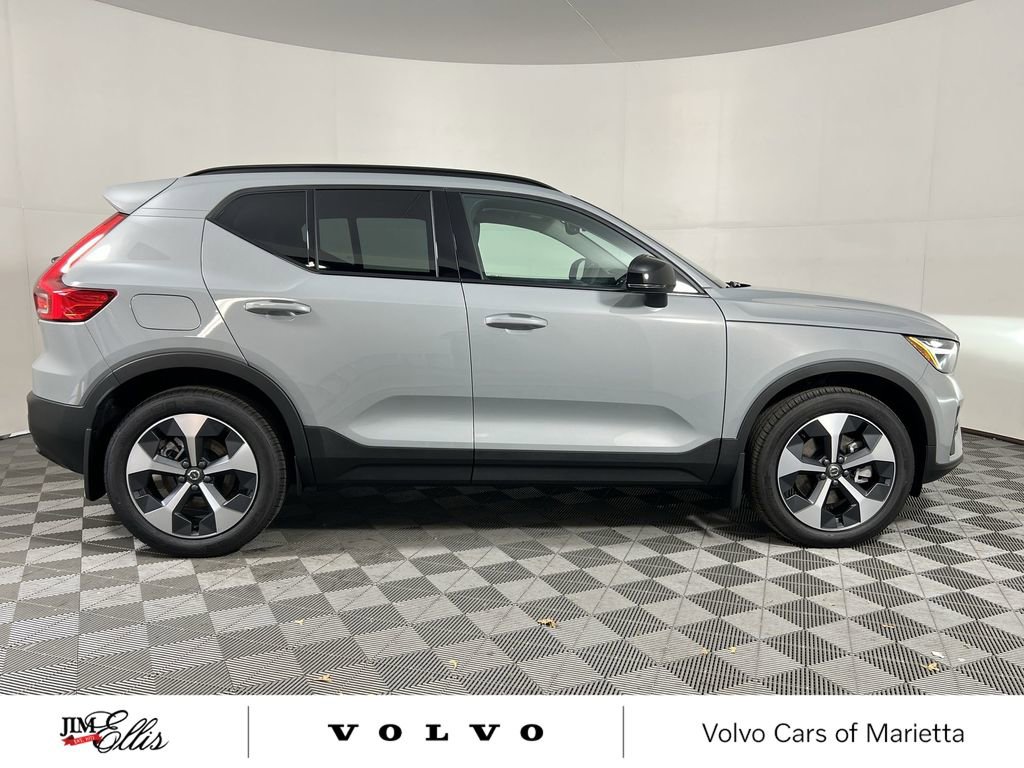 New 2026 Volvo XC40 B5 Core w/ Climate Package image 9
