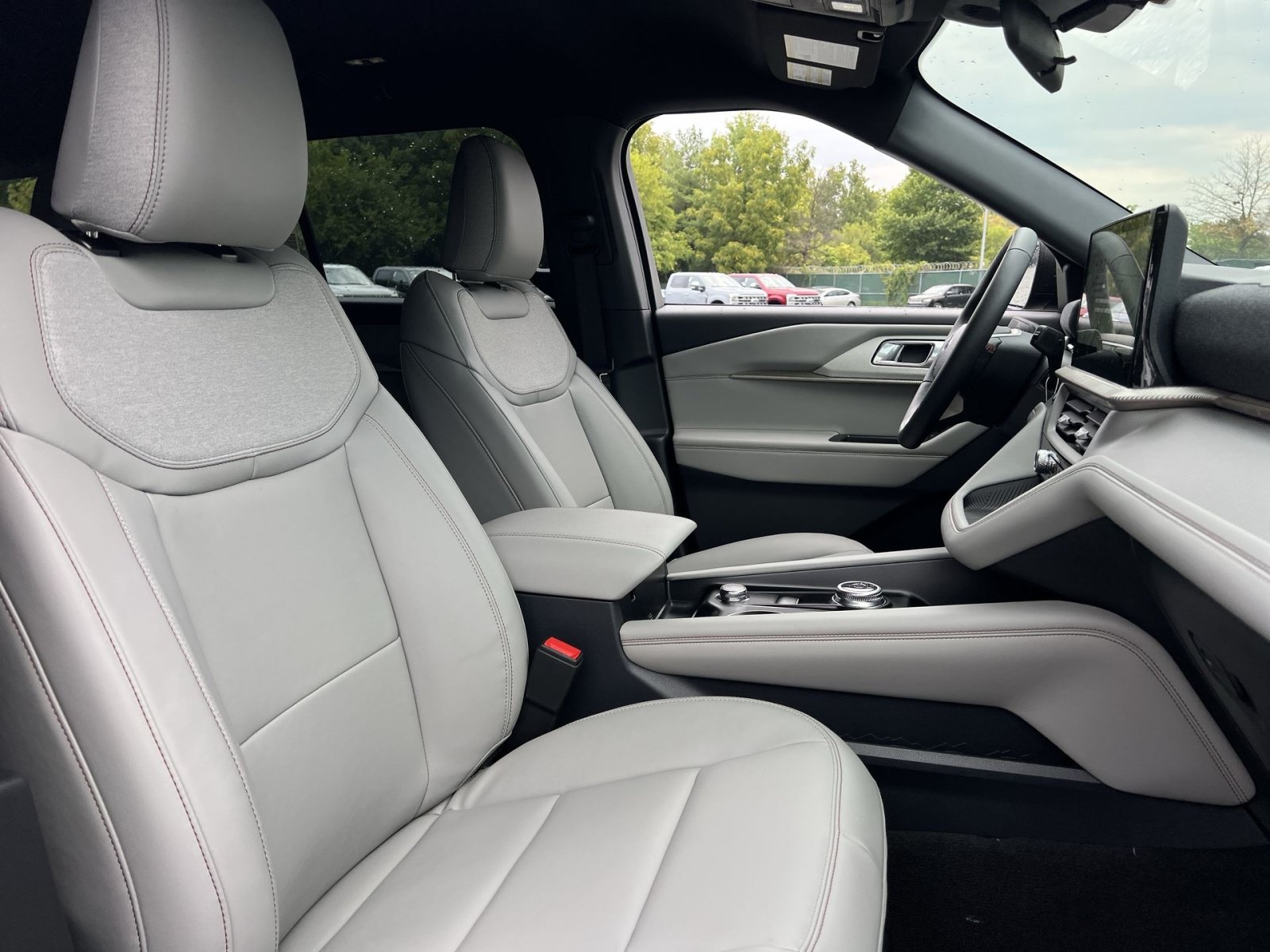 New 2027 Ford Explorer Active w/ Active Comfort Package AWD/4WD image 27