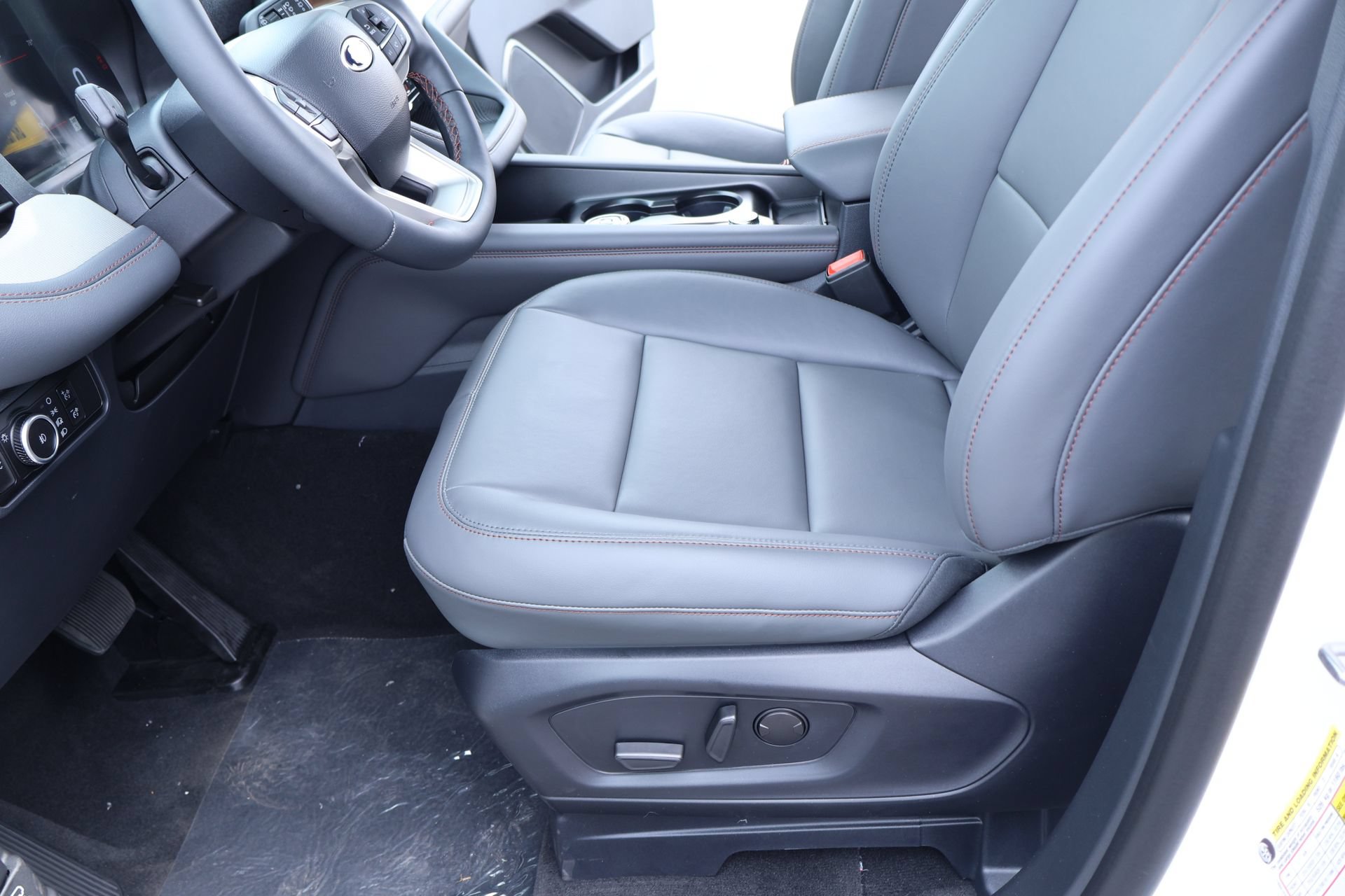 New 2026 Ford Explorer Active w/ Active Comfort Package AWD/4WD image 12