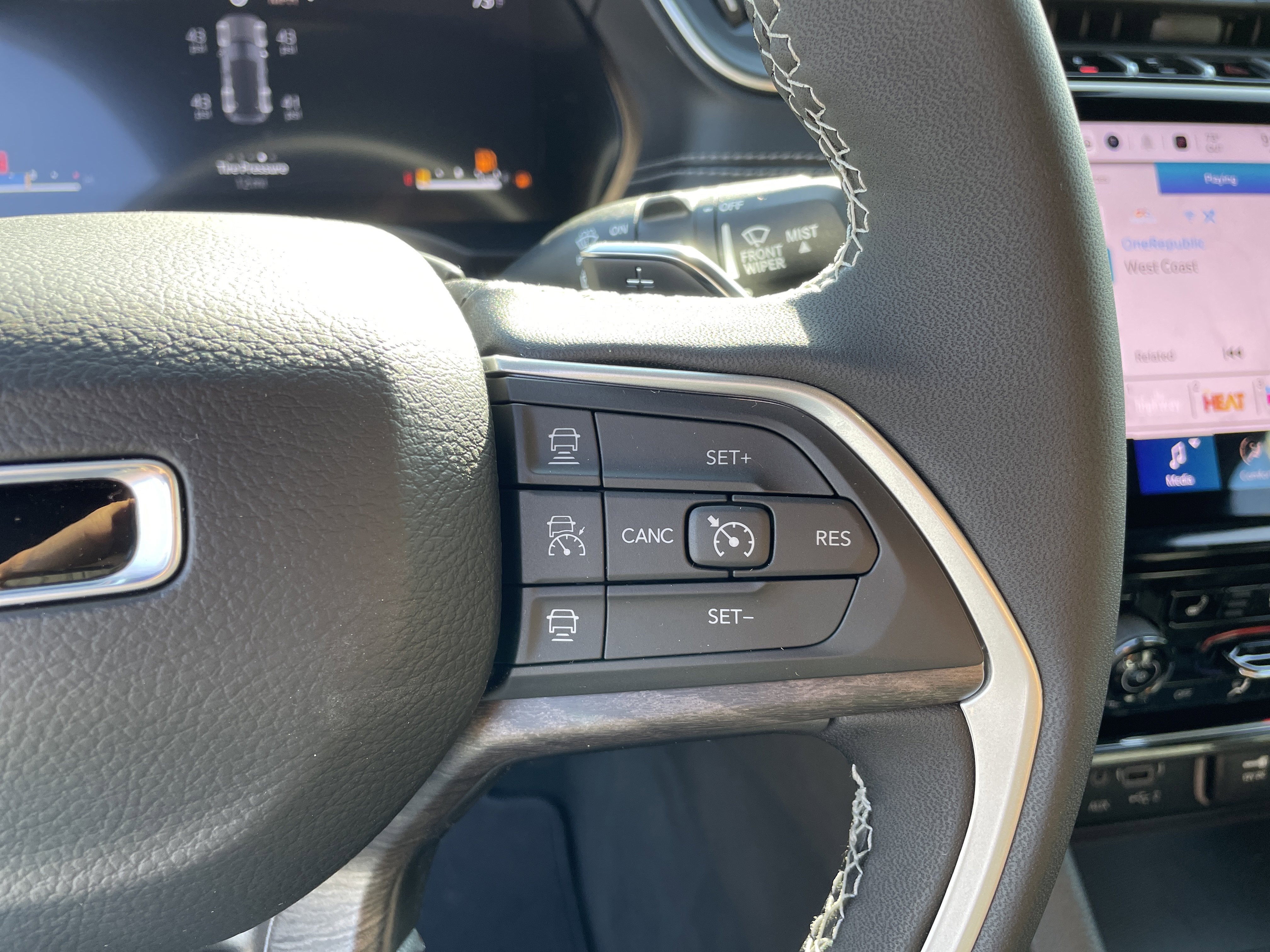 New 2025 Jeep Grand Cherokee Limited w/ Luxury Tech Group II image 19