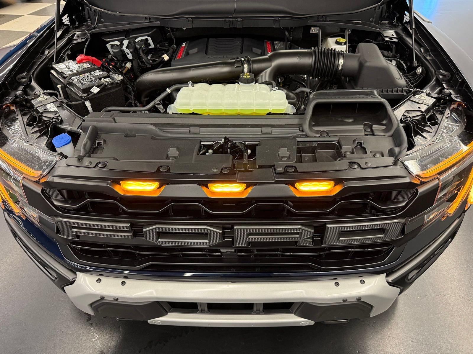 Used 2025 Ford F150 Raptor AWD/4WD image 40