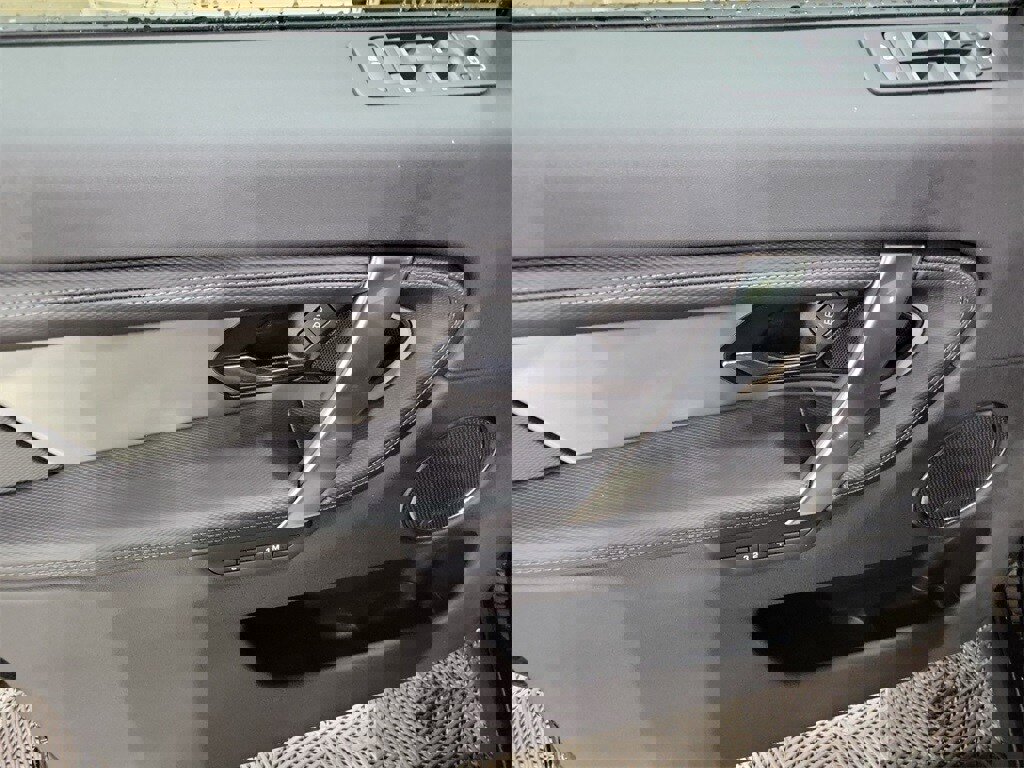 New 2025 Land Rover Discovery Sport Dynamic SE image 14