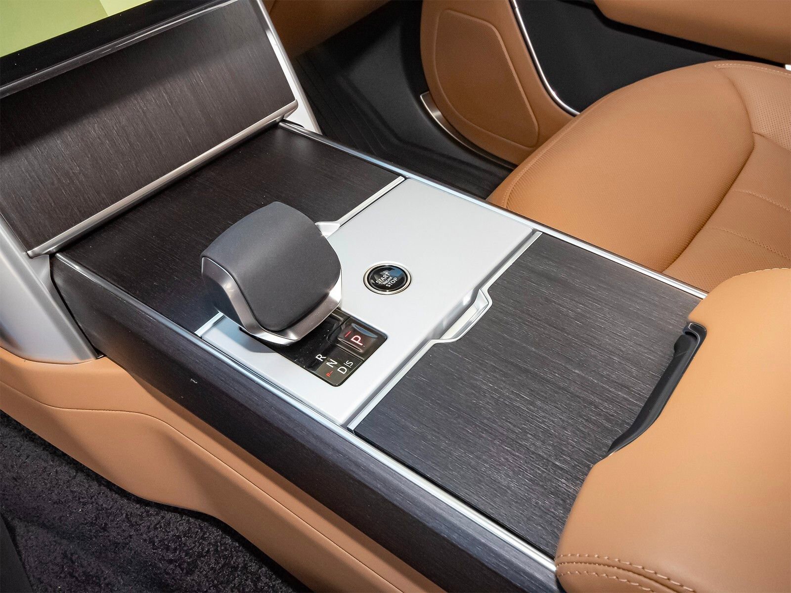 New 2025 Land Rover Range Rover SE image 27