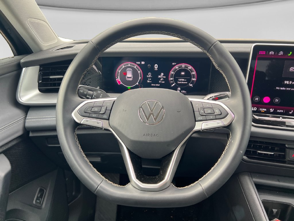 Used 2026 Volkswagen Tiguan SE FWD image 11