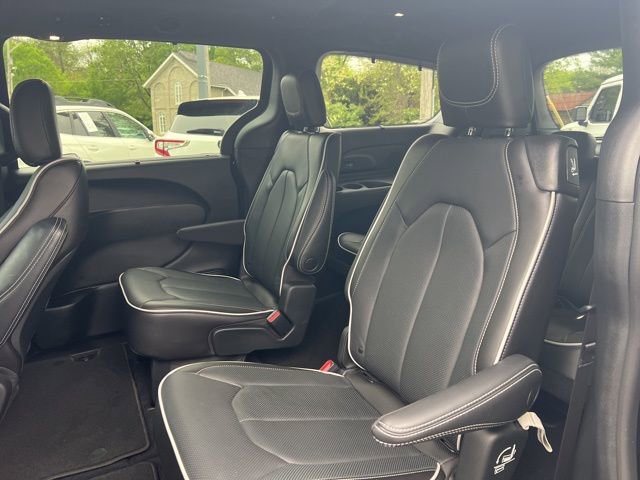 Used 2023 Chrysler Pacifica Limited w/ S Appearance Package AWD/4WD image 21