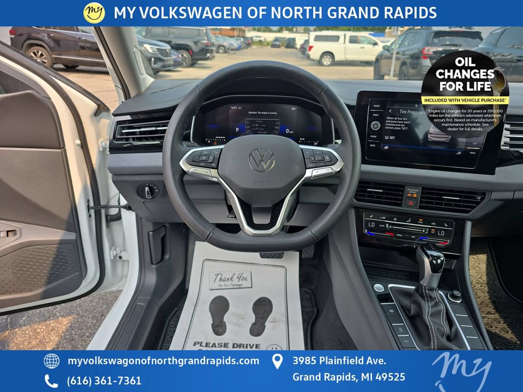 Used 2025 Volkswagen Jetta SE w/ Sunroof Package FWD image 14