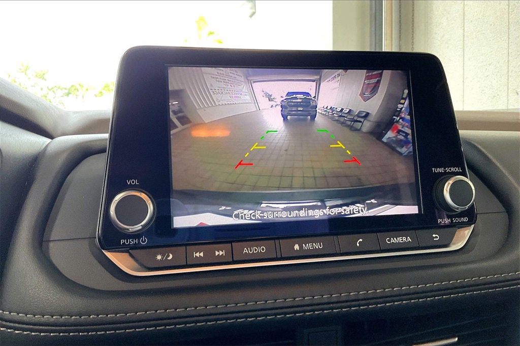 Used 2023 Nissan Rogue SV image 13