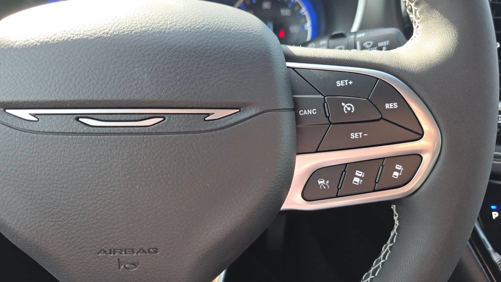 New 2027 Chrysler Pacifica Select FWD image 31