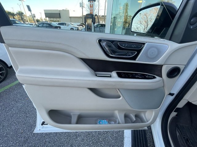 Used 2021 Lincoln Navigator Reserve w/ Luxury Package image 11