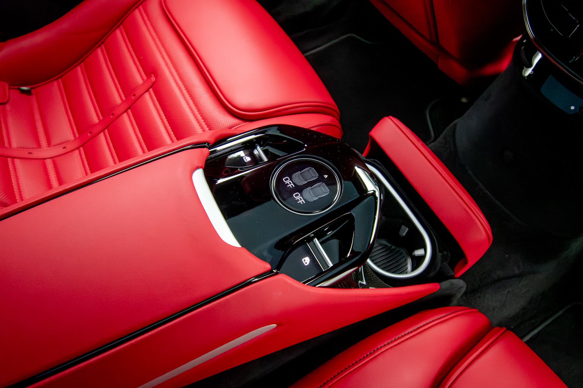 Used 2025 Ferrari Purosangue AWD/4WD image 33