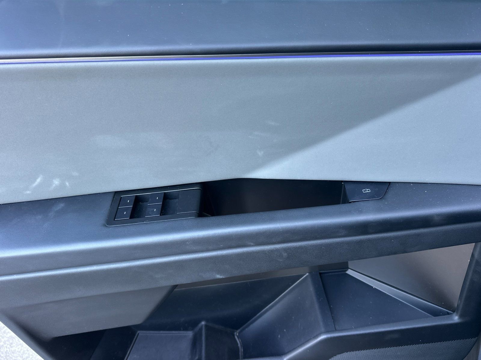 Used 2024 Tesla Cybertruck AWD Crew Cab image 10
