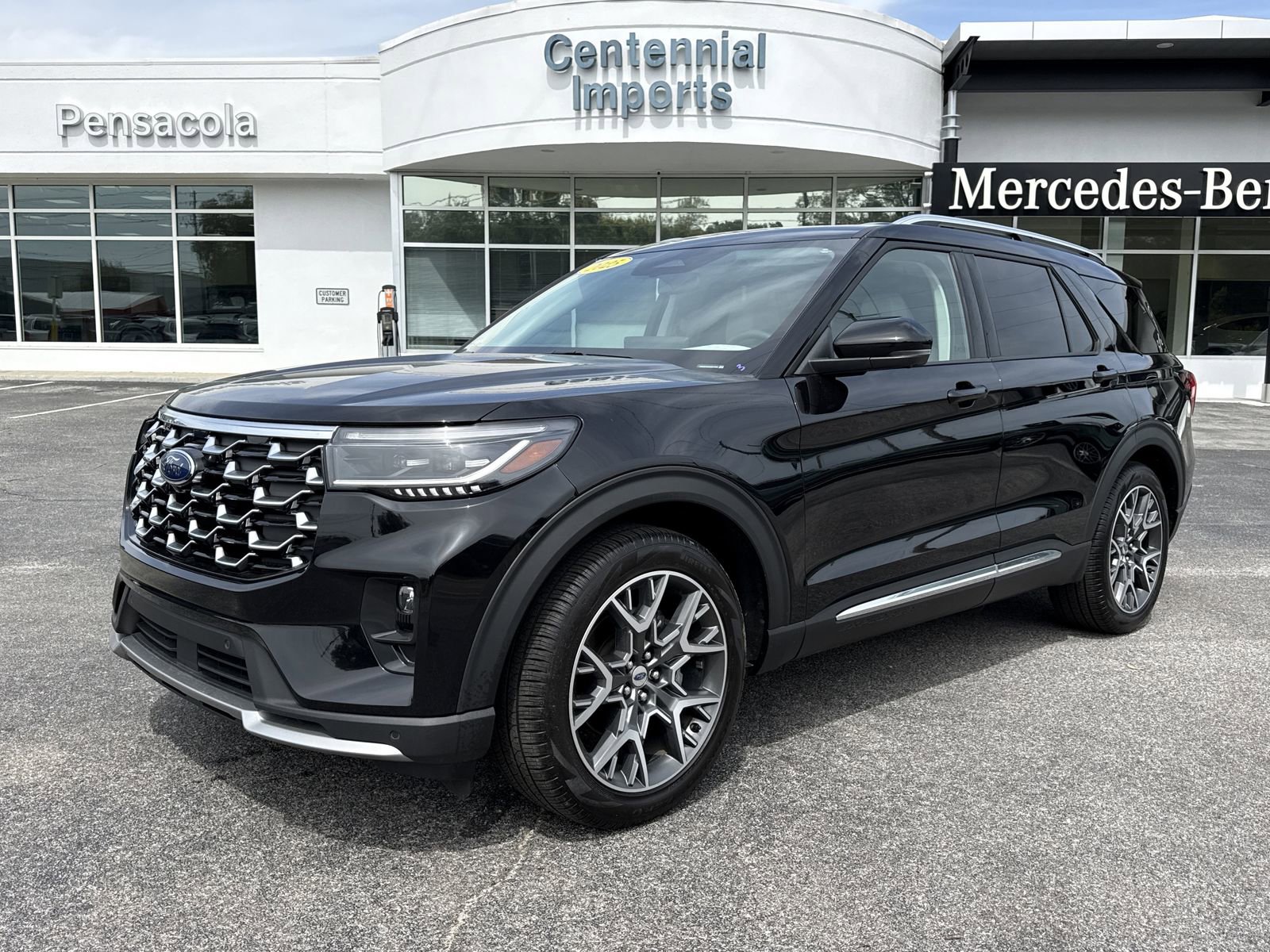 Used 2025 Ford Explorer Platinum w/ Ultimate Package RWD image 1