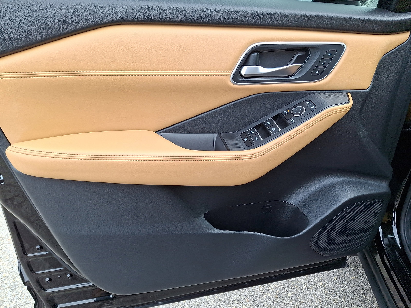 Used 2023 Nissan Rogue Platinum w/ Platinum Premium Package image 13