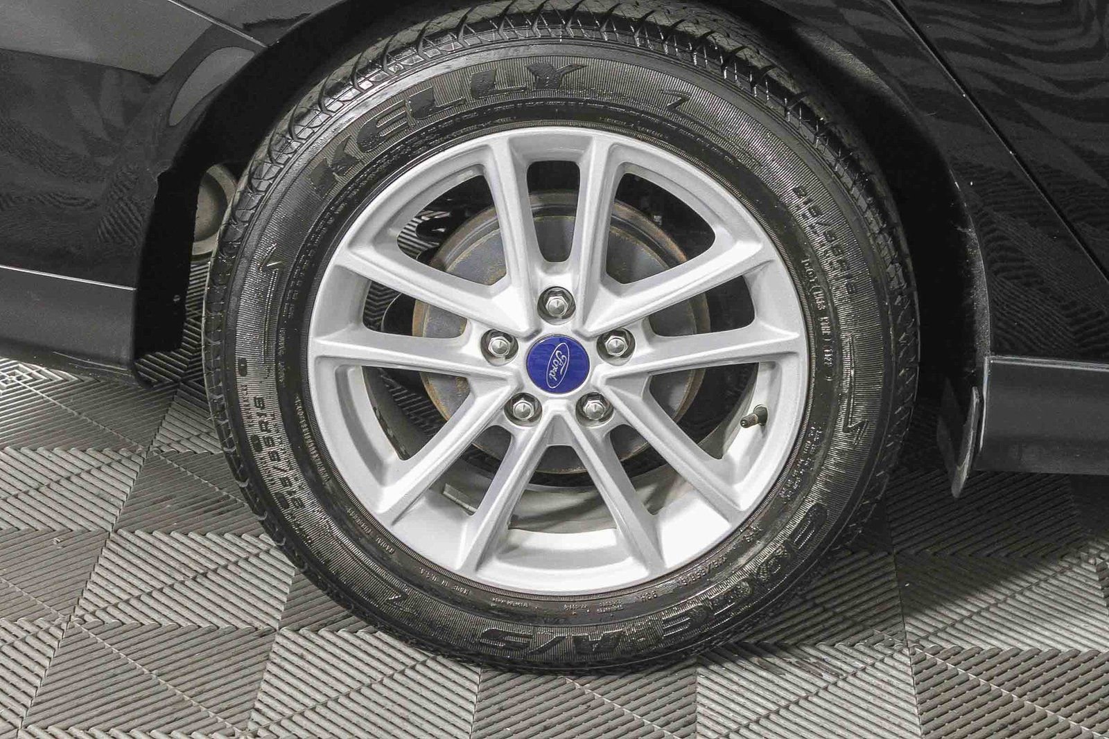 Used 2018 Ford Focus SE w/ Cold Weather Package image 11