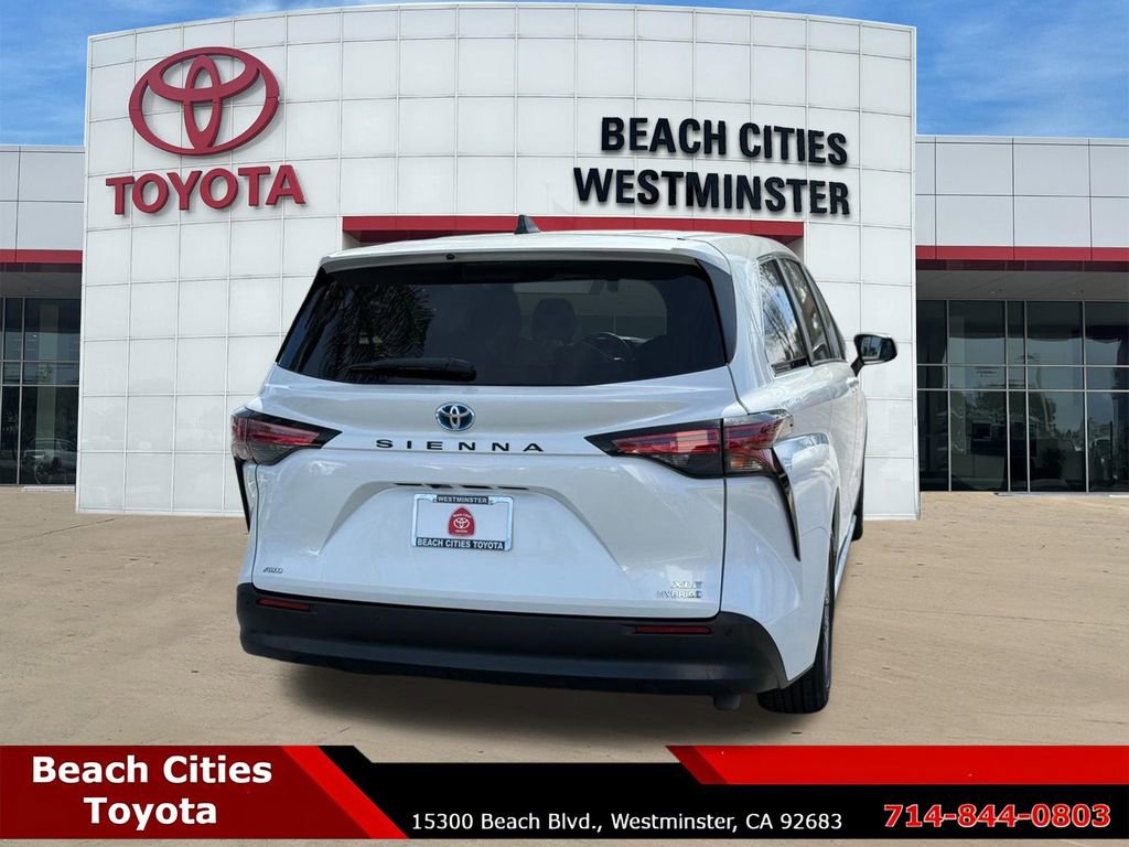 Certified 2022 Toyota Sienna XLE image 11