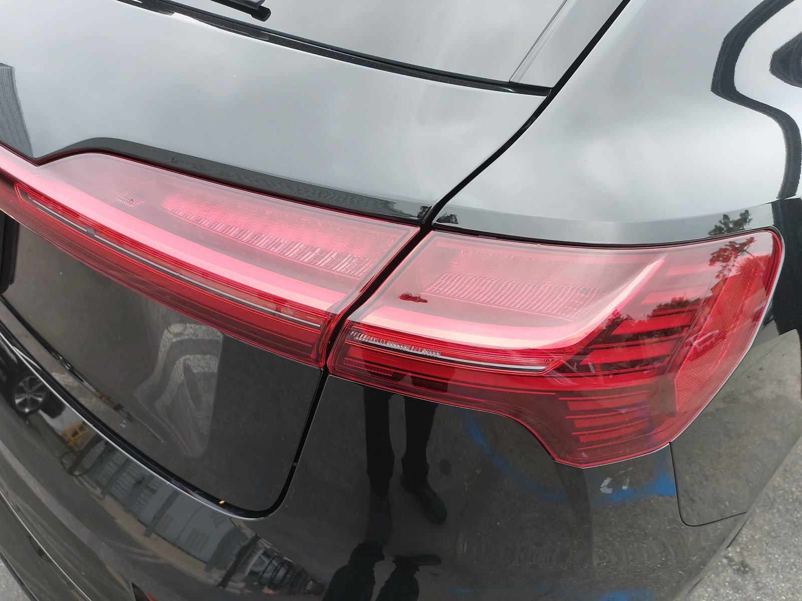 Used 2024 Audi Q8 e-tron Premium Plus w/ Premium Plus Package AWD/4WD image 39