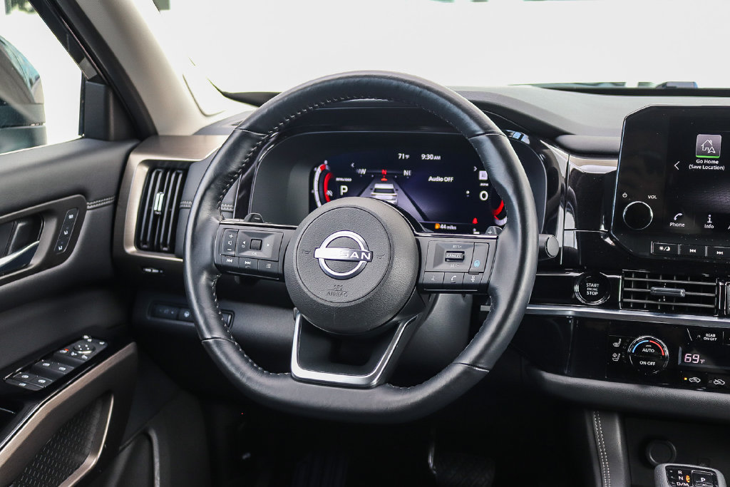 Used 2025 Nissan Pathfinder Platinum w/ Cargo Package FWD image 15