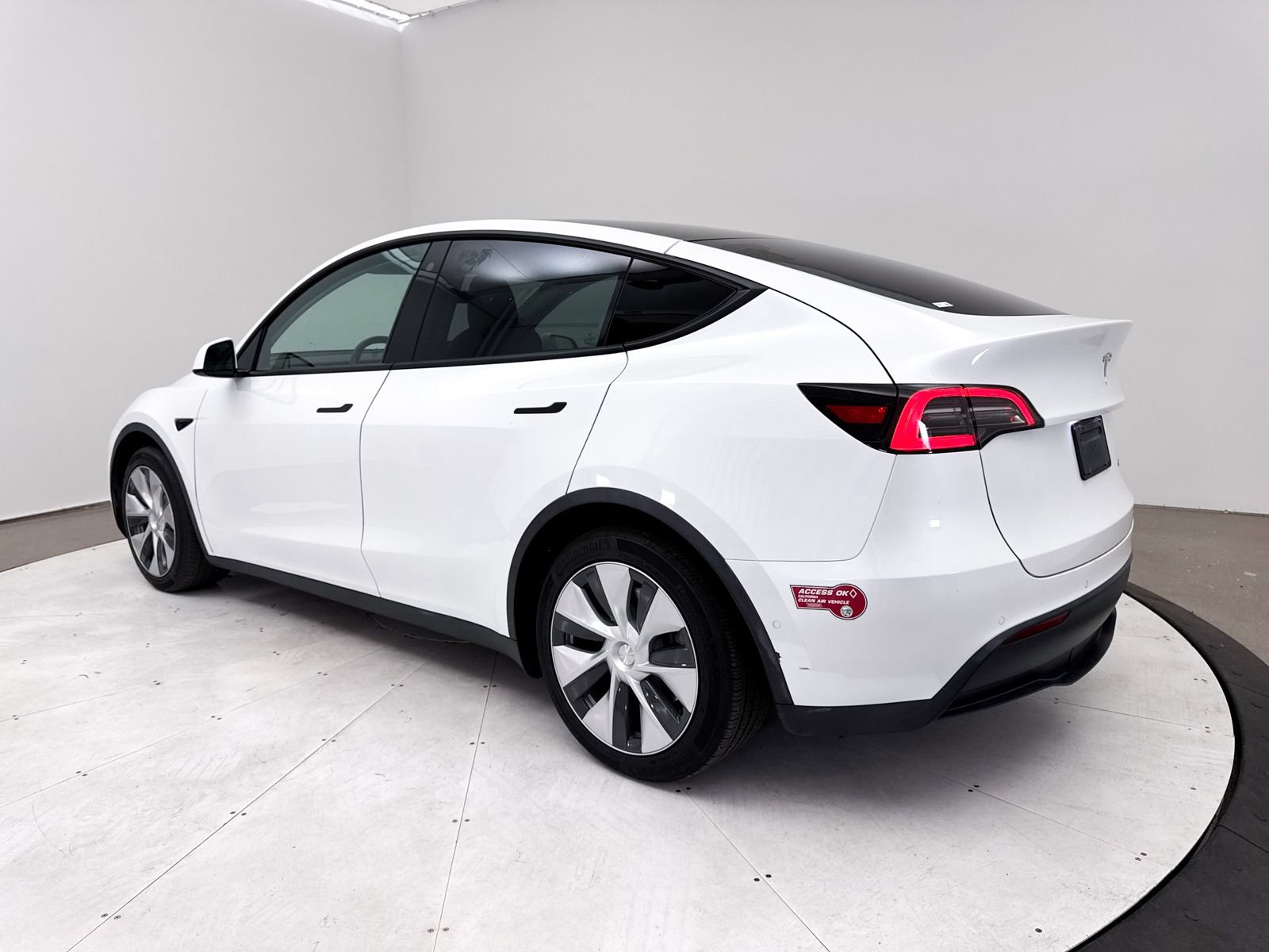 Used 2022 Tesla Model Y Long Range AWD/4WD image 14
