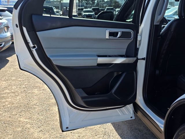 Used 2022 Ford Explorer XLT image 19