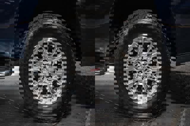 Used 2018 GMC Yukon SLE image 11