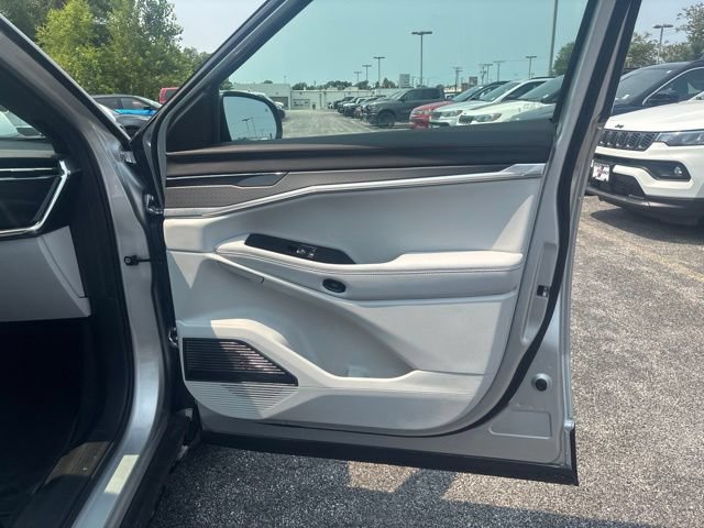 Used 2025 Jeep Wagoneer S Limited w/ Comfort Package AWD/4WD image 18