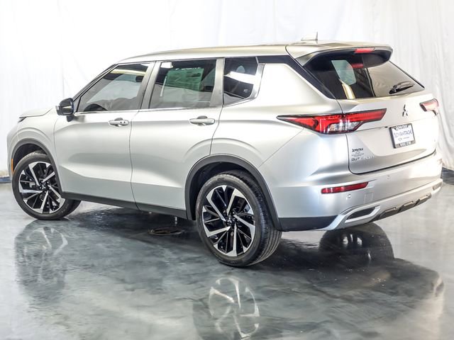 Used 2022 Mitsubishi Outlander SE image 9