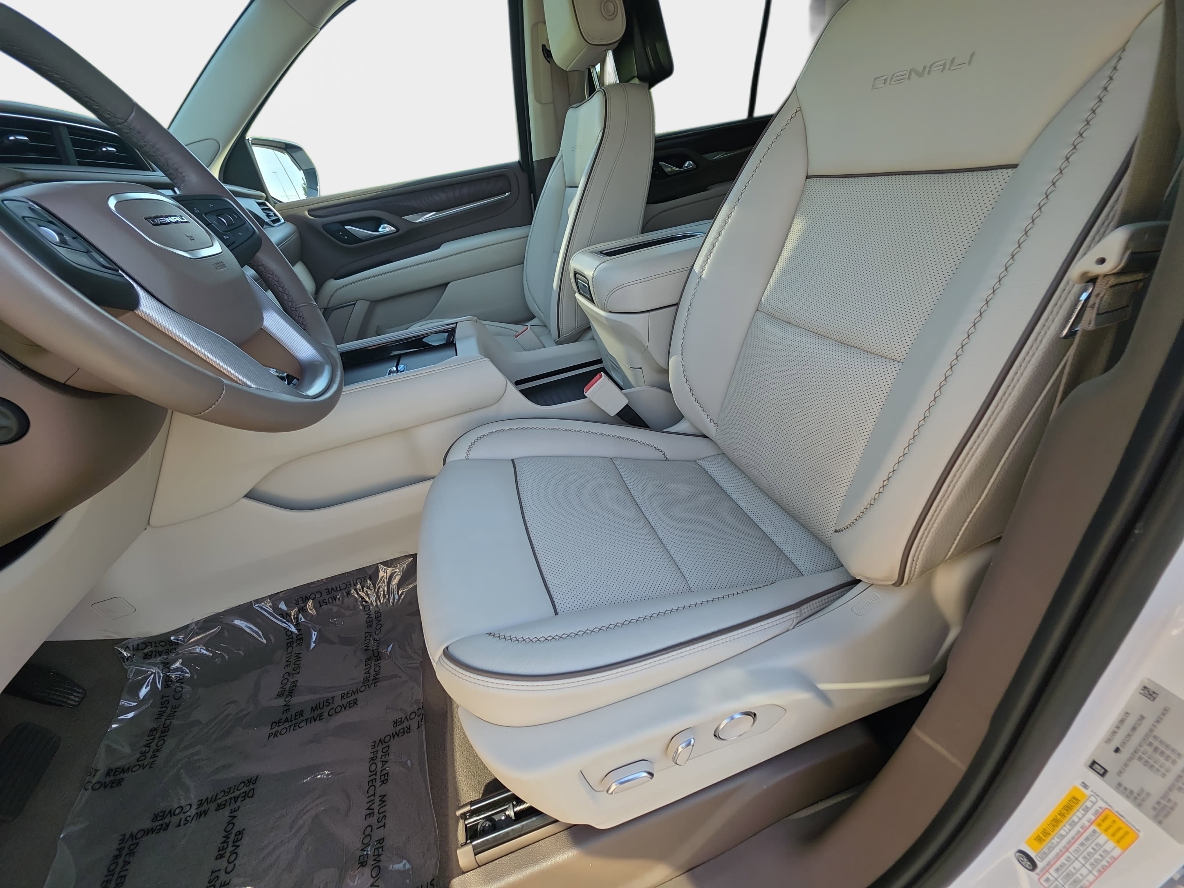 Used 2021 GMC Yukon Denali w/ Denali Premium Package AWD/4WD image 17