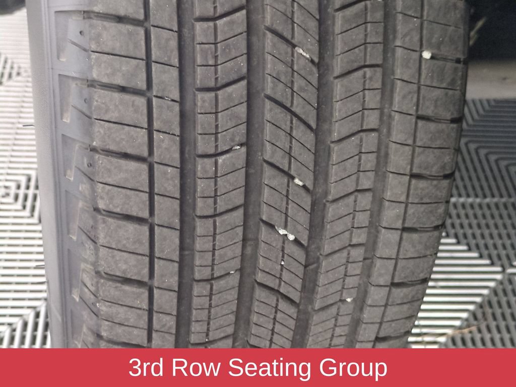 Certified 2024 Dodge Durango SXT w/ 3rd Row Seating Group RWD image 11