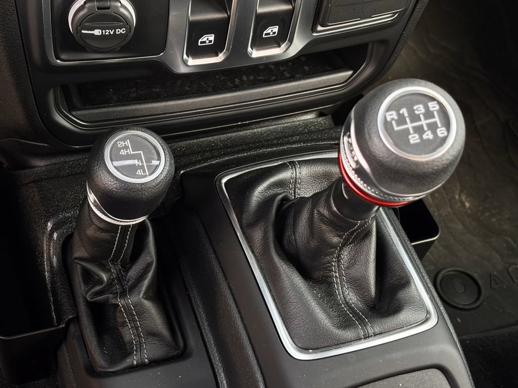 Used 2025 Jeep Wrangler Sport AWD/4WD image 19