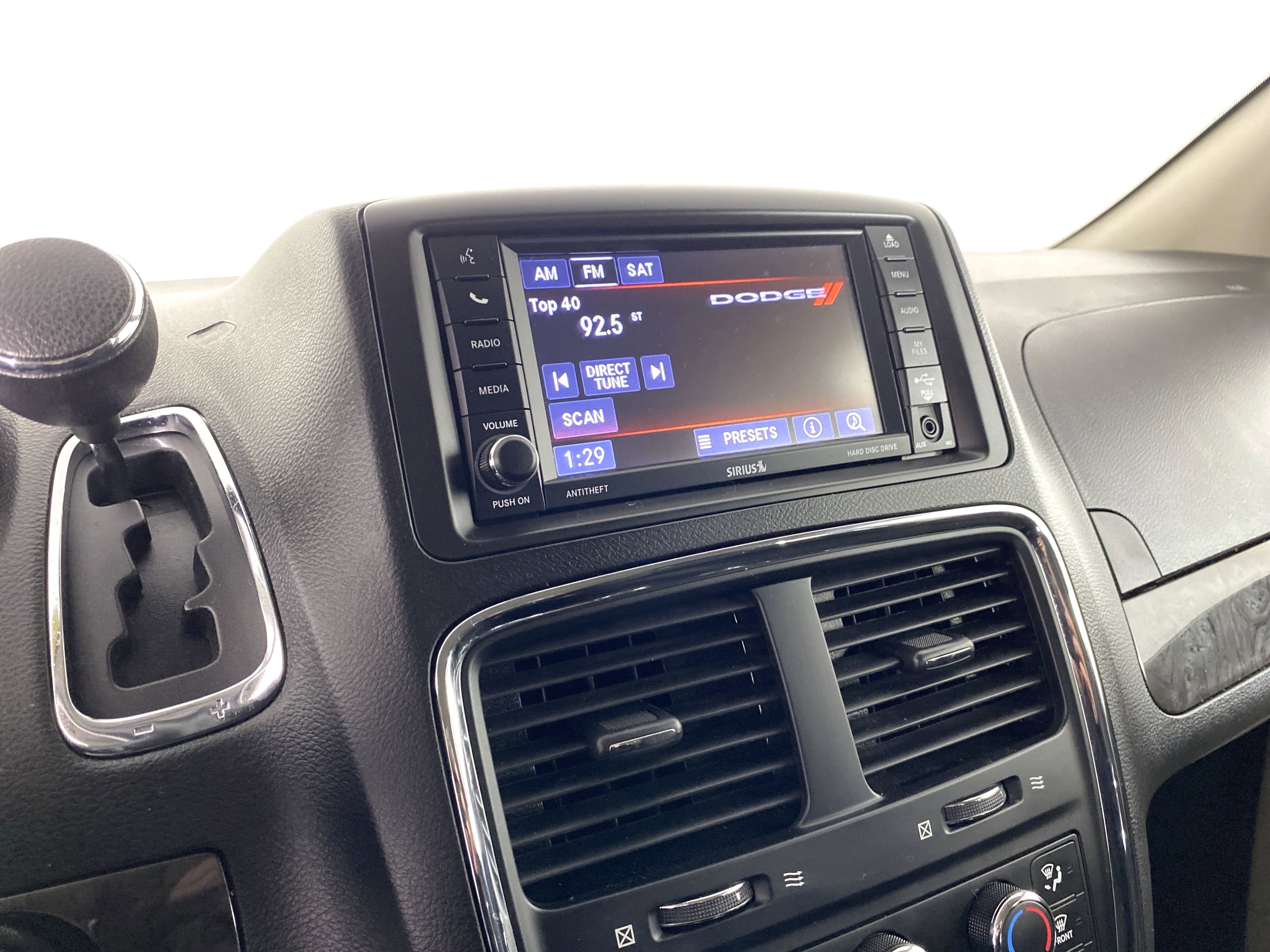 Used 2018 Dodge Grand Caravan SE w/ UConnect Hands-Free Group image 26