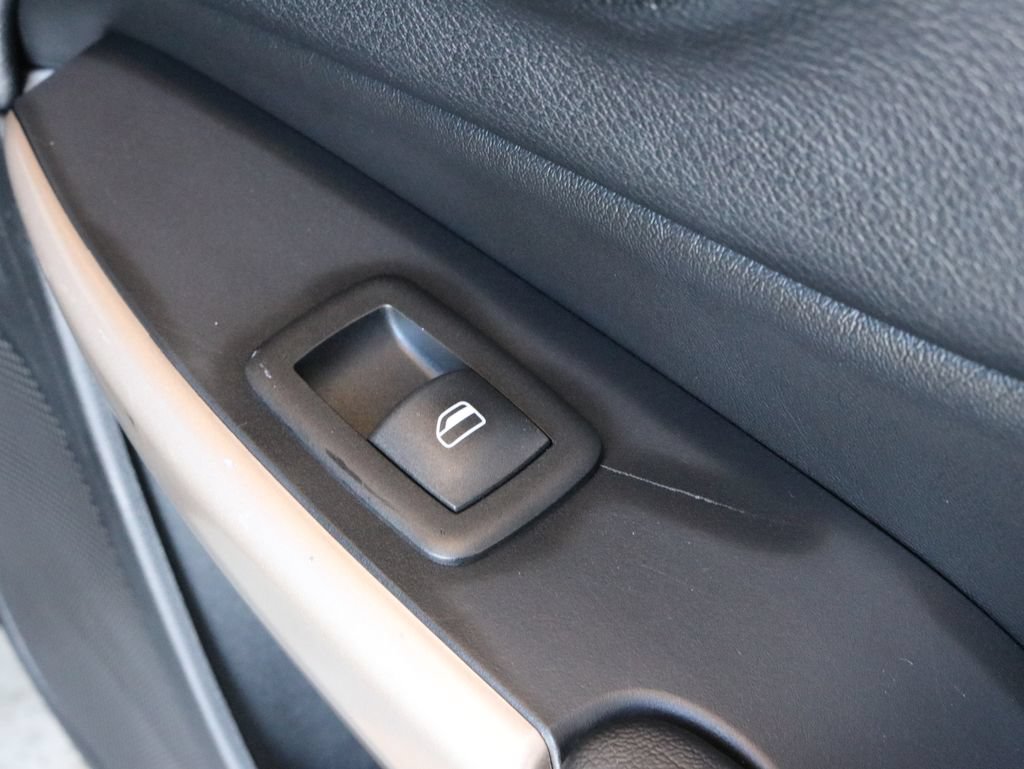 Used 2017 Jeep Cherokee Limited AWD/4WD image 33