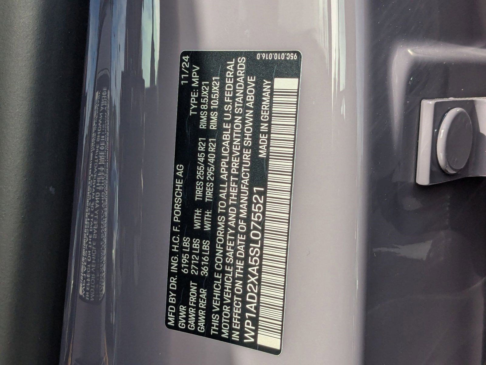 Certified 2025 Porsche Macan Electric image 30