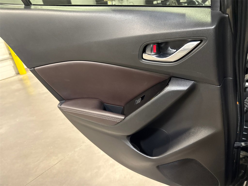 Used 2018 MAZDA MAZDA3 Grand Touring w/ Premium Equipment Package image 11
