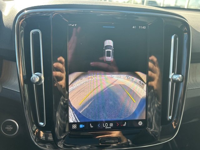 Certified 2025 Volvo XC40 B5 Plus AWD/4WD image 22