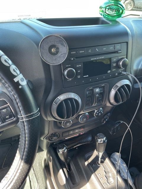 Used 2015 Jeep Wrangler Unlimited Sport w/ Quick Order Package 24S AWD/4WD image 4